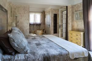 B&B / Chambres d'hotes Hotes'Antic Provence : photos des chambres