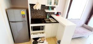 Cozy near beach 200m with toproof pool at Patio Bangsaen