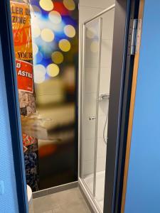 Bed in 8-Bed Mixed Dormitory Room (only guests 18+) room in Jugendherberge Hamburg Auf dem Stintfang