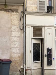 Appartements Le Pilori - Centre Historique, en face du musee du Pilori, a 2mn a pied de l'hyper centre et proche toutes commodites, WIFI-Netflix : photos des chambres