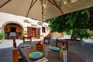 Villa Uccellaia by PosarelliVillas