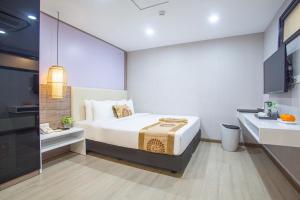 Bridge Lakeside Room For Rent Hanoi