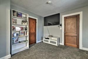 Updated Coastal Home with Grill, Blocks to Beach