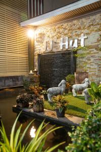 JJ hut hotel