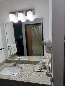 Standard Single Room room in Super 7 Inn Tecumseh