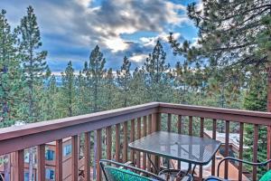 2 Mi to Heavenly Mountain Tahoe Retreat with Views