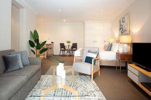 York St Apartments