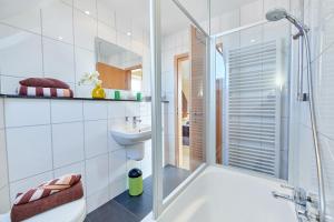 Double Room with Balcony room in Weingasthaus Wisser