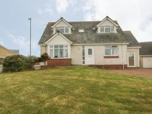 5 Cae Derwydd - Llanddeusant
