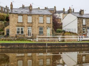 Canalside Cottage