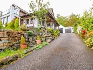 Little Danescroft - Achaphubuil