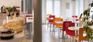 Hotels FAST HOTEL Les Ulis - Courtaboeuf : photos des chambres