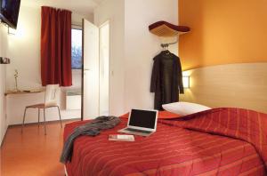 Hotels FAST HOTEL Les Ulis - Courtaboeuf : photos des chambres