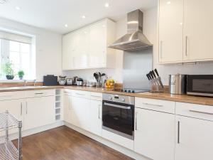 Tus Nua Cottage