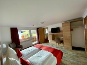 Double Room with Balcony room in Alpenhotel Weiherbach
