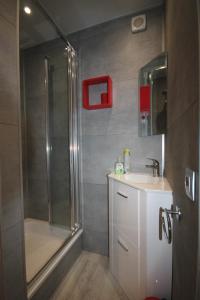 Domaine de vacances à 600m de la plage animations piscines en supplément belle villa climatisée 3 chambres 6 couchages WIFI LRPDSK3