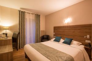 Hotels Logis Hotel Le Petit Casset : photos des chambres