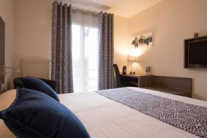 Hotels Logis Hotel Le Petit Casset : Chambre Double Exécutive avec Balcon ou Terrasse  - Non remboursable