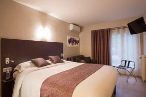 Hotels Logis Hotel Le Petit Casset : photos des chambres