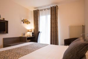 Hotels Logis Hotel Le Petit Casset : Chambre Double Exécutive avec Balcon ou Terrasse 