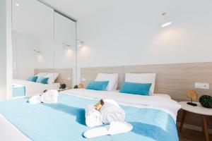 LAlbion YourHostHelper