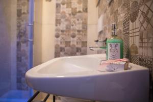 Deluxe Double Room with Shower