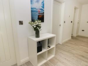 The Office Gardens, Apartment 2