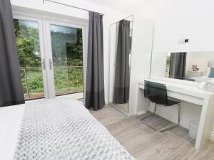 The Office Gardens, Apartment 2