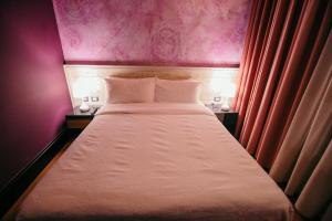 Triple Room with Balcony room in Hotel Cathedral