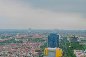 Luxurious & Spacious 2BR Apartment at One East Residences By Travelio