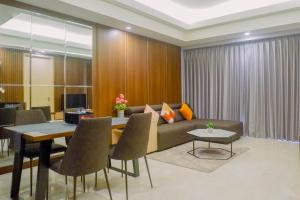 Luxurious & Spacious 2BR Apartment at One East Residences By Travelio