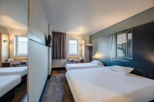 Hotels B&B HOTEL Poitiers 1 Futuroscope : Chambre Triple