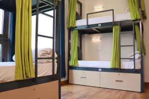 The Blue Jay Hostel - Dorms & Rooms