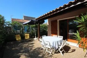 Belle villa d'angle, cuisine séjour climatisé, 5 couchages, belle terrasse ombragée, parking dans résidence sécurisée piscine commune à 400m de la mer LRJP23 - Portiragnes