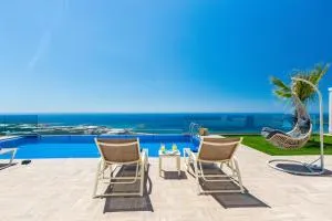 Blue Horizon Luxury Villas - Áyioi Pándes