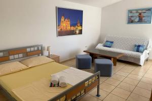 Apartment 2 with pool and amazing sea view