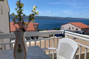 Apartment 4 with pool and amazing sea view