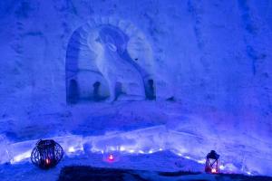 Lucky Ranch Snow Igloos
