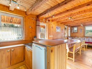 Chalets Quaint Chalet in Harreberg with Garden : photos des chambres