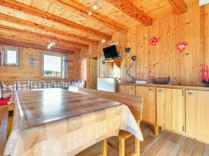 Chalets Quaint Chalet in Harreberg with Garden : photos des chambres