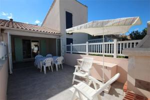 Belle villa climatisée 4-5 couchages 2 terrasses piscine commune parking dans résidence sécurisée 200m de la mer LRMA45