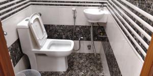 C N Comforts Hotel & Dormitory