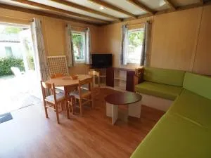 乐索卢特营地酒店 - Lorignac