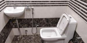 C N Comforts Hotel & Dormitory