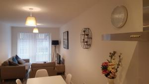 Halo House by Guestz