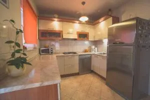 Family House Nino - Kaštel Stari