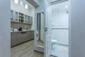 Goldcentral Apartment Akacfa-Next To Mazel Tov-Brilliant Location