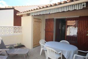 villa dangle 4 couchages terrasse ombragée parking dans résidence sécurisée piscine commune 400m de la mer LRJP78