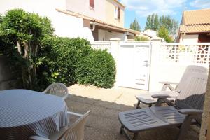 villa dangle 4 couchages terrasse ombragée parking dans résidence sécurisée piscine commune 400m de la mer LRJP78