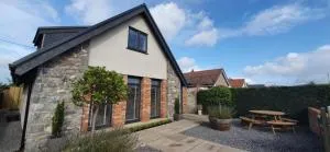 Y Bwythyn - 霍利韦尔